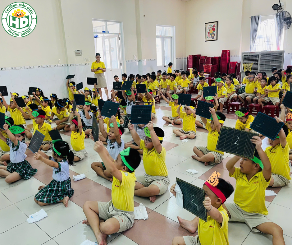 TRƯỜNG MẪU GIÁO HƯỚNG DƯƠNG TỔ CHỨC HỘI THI – “BÉ VUI HỌC LUẬT AN TOÀN GIAO THÔNG” NĂM HỌC 2024 – 2025